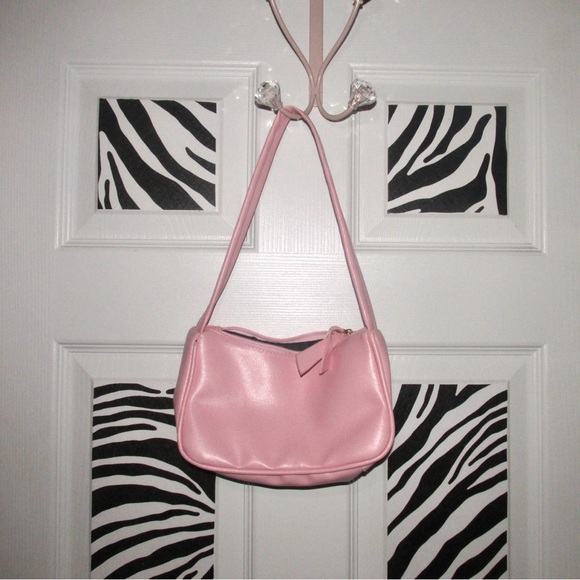 FREEBEIE! 💞 Pretty in Pink shoulder bag - Picture 2 of 4